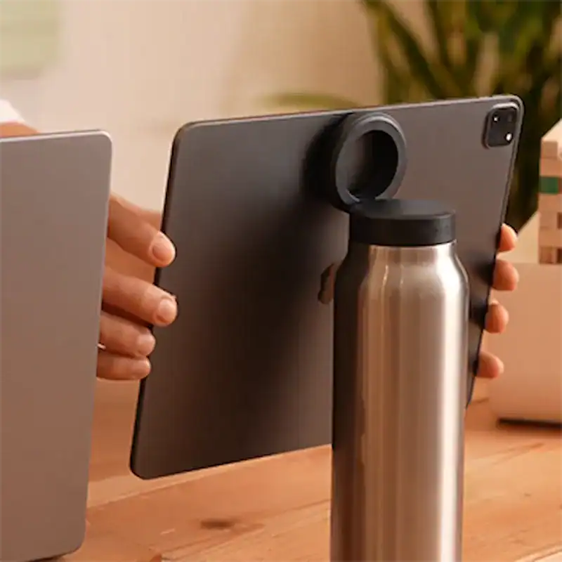 Golfeur utilise GripSip comme support téléphone sur le parcours